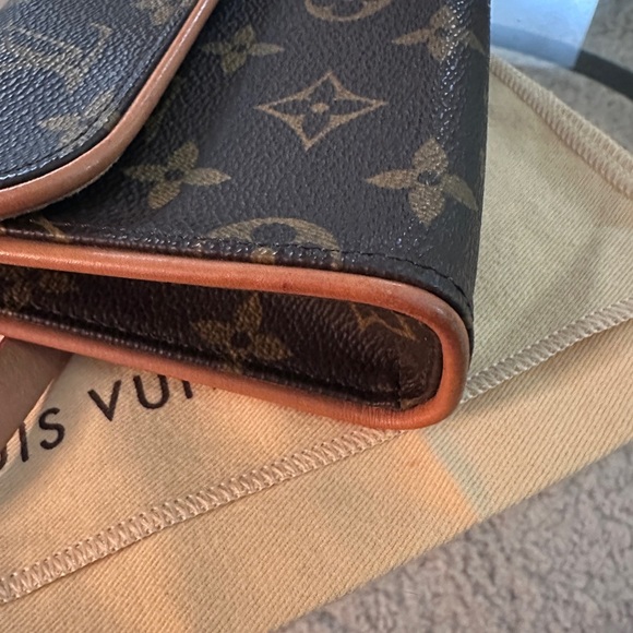 Authentic Louis Vuitton Florentine Pochette Belt Bag – Monogram Canvas - Picture 9 of 15